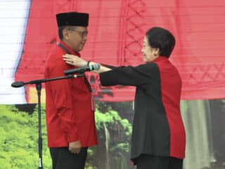 Megawati Soekarnoputri lantik Hasto Kristiyanto sebagai Sekjen PDIP 2025-2030. Hasto kembali pimpin partai banteng untuk ketiga kalinya.