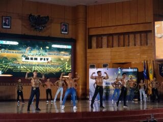 Universitas Terbuka gelar UT Men’s Fitness 2025, ajang kebugaran perdana di kampus jarak jauh untuk dorong gaya hidup sehat mahasiswa.