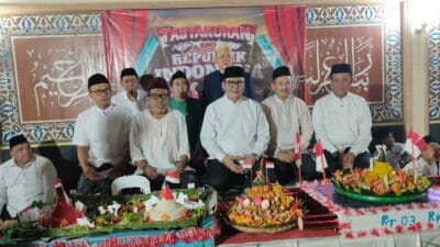 Warga Kampung Gebang, Kota Tangerang, gelar tasyakuran HUT RI ke-80 dengan doa, marawis, lomba tumpeng, dan tausiyah penuh makna.