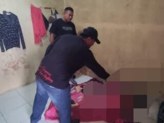 Warga Tigaraksa digegerkan penemuan mayat perempuan 41 tahun di kontrakan Margasari. Polisi pastikan tanpa tanda kekerasan.
