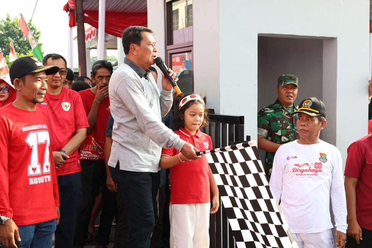 Bupati Tangerang Maesyal Rasyid hadiri HUT RI ke-80 di Desa Cihuni, warga antusias ikuti gerak jalan dan rangkaian lomba kebersamaan.