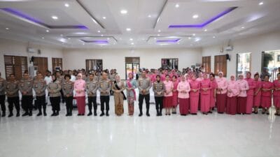 Serah terima Ibu Asuh Polwan Polda Banten perkuat pembinaan, soliditas, dan profesionalisme Polwan dalam mendukung tugas kepolisian.