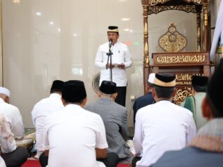Bupati Tangerang gelar Jumling di Masjid Hikmatul Falahiyah, Cisoka, serahkan bantuan Rp 20 juta dan serap aspirasi warga.
