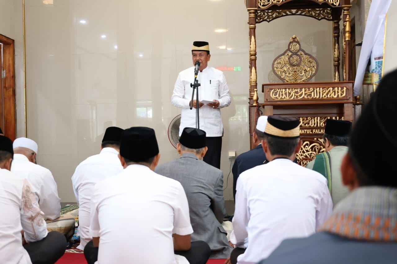 Bupati Tangerang gelar Jumling di Masjid Hikmatul Falahiyah, Cisoka, serahkan bantuan Rp 20 juta dan serap aspirasi warga.