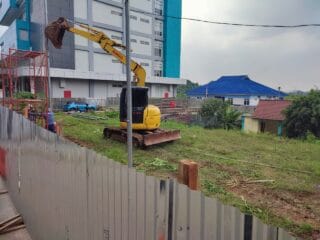 Pemkot Tangsel bangun gedung parkir roda dua Rp 2,8 miliar di Lengkong Wetan, kapasitas 312 motor, target rampung Desember 2025.