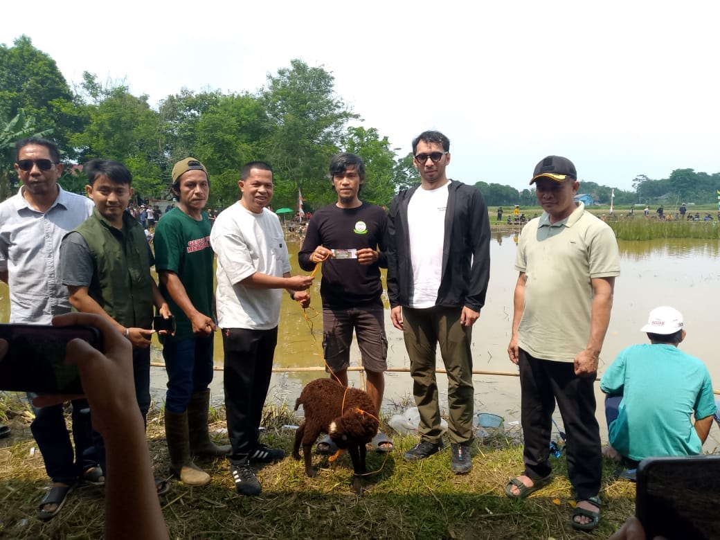 Iqrar Risyad Nasution gelar lomba mancing di Palasari Legok rayakan HUT RI ke-80, warga antusias ikuti acara meriah penuh kebersamaan.