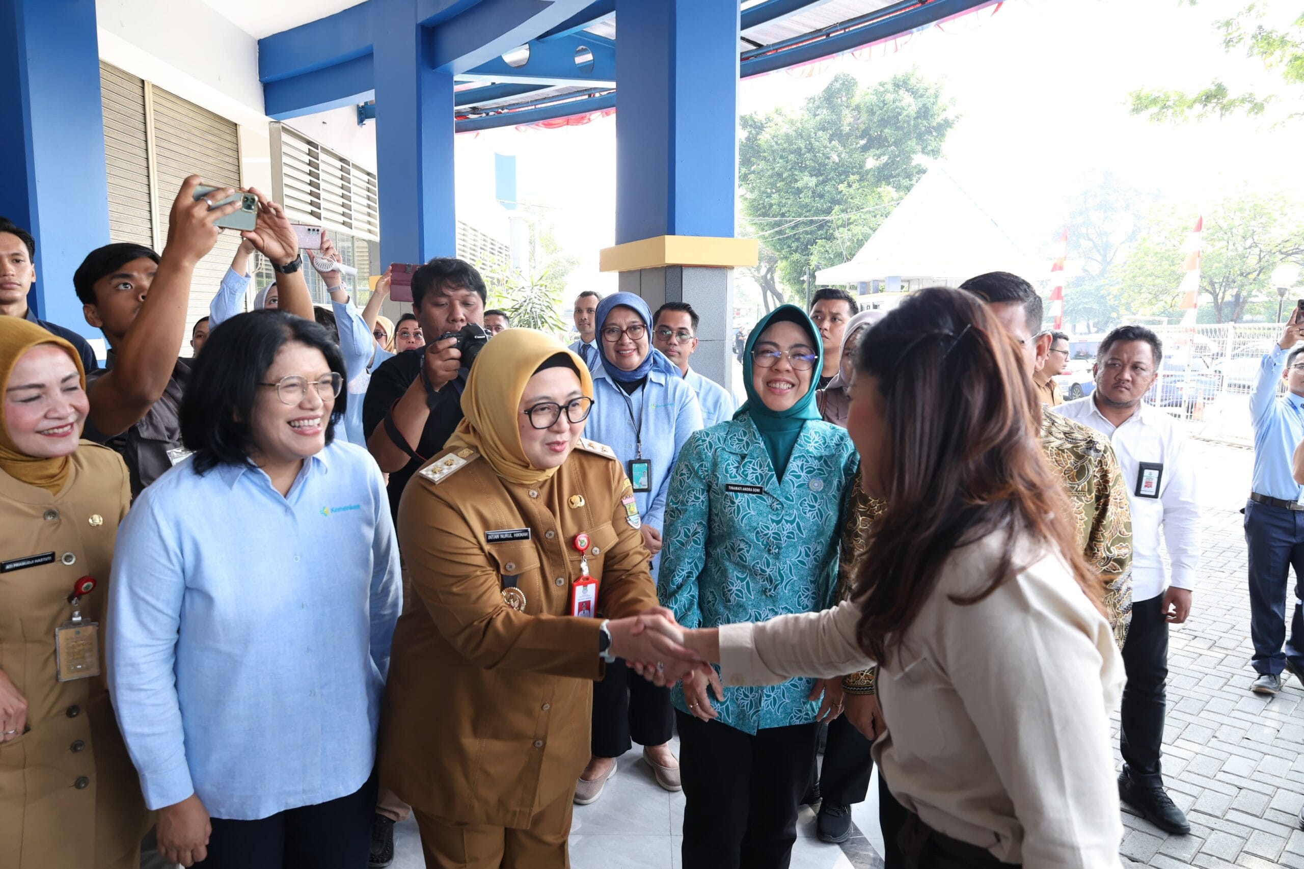 Menkomdigi dan Wabup Tangerang tinjau peluncuran cek kesehatan gratis sekolah di BPK Penabur Gading Serpong, sasar 53 juta siswa.