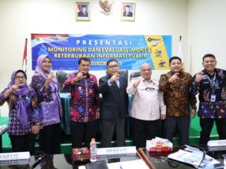 Bupati Tangerang Maesyal Rasyid paparkan capaian dan inovasi keterbukaan informasi publik dalam Monev KIP Banten 2025.