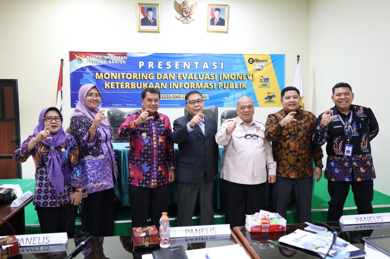 Bupati Tangerang Maesyal Rasyid paparkan capaian dan inovasi keterbukaan informasi publik dalam Monev KIP Banten 2025.