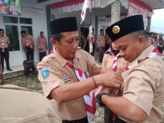 Babinsa Pandeglang, Serka Dede Suharsono, raih Lencana Pancawarsa I dari Kwarda Banten pada Hari Pramuka ke-64.