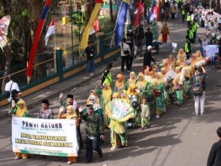 Pawai Natura meriahkan Milad ke-120 Pesantren Suryalaya, diikuti 40 ribu peserta dari berbagai daerah sebagai simbol kebersamaan TQN.