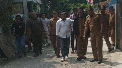 Jalan rusak di perbatasan Tangsel-Tangerang viral. Pemkot Tangsel jelaskan status aset jalan yang ternyata milik pengembang.