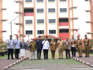 Wabup Intan dan Dirjen Dikdasmen resmikan lapangan Islamic Village. Investasi pendidikan ini wujudkan generasi unggul.