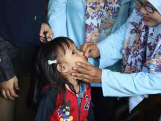 Pemkot Tangerang kembali gelar program vitamin A gratis di posyandu untuk balita usia 6–59 bulan, cegah rabun dan tingkatkan imunitas.