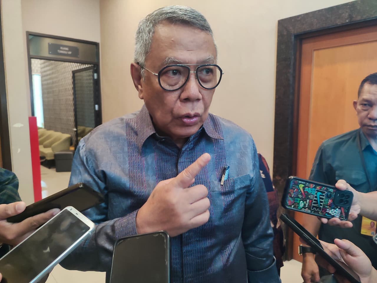 Wali Kota Tangsel Benyamin Davnie pastikan rotasi dan mutasi pejabat dilakukan bertahap usai persetujuan teknis BKN.