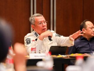 HUT RI ke-80 Tangsel dirayakan unik di Batalion Kavaleri. Mantan napiter ikut serta, Wali Kota Benyamin naik tank Scorpion.