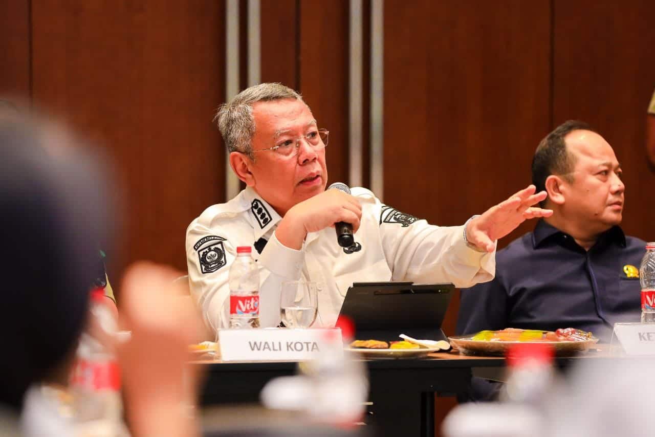 HUT RI ke-80 Tangsel dirayakan unik di Batalion Kavaleri. Mantan napiter ikut serta, Wali Kota Benyamin naik tank Scorpion.