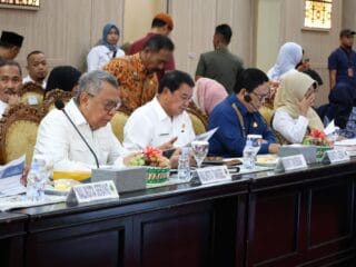 Bupati Tangerang hadiri Rakor Pengelolaan Sampah Banten, bahas TPA Jatiwaringin dan target nasional pengelolaan 2029.