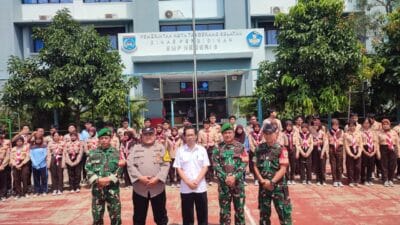 SMPN 8 Tangsel tetap aman dan kondusif, TNI-Polri mendukung kegiatan belajar siswa agar berjalan lancar dan nyaman.