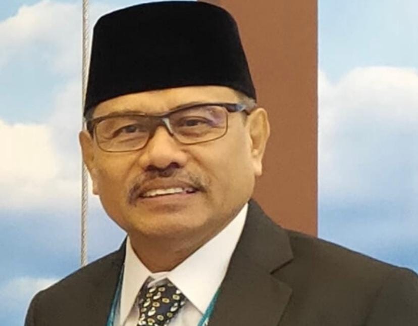 Praktik aparat pamer uang sitaan kontroversial, perlu transparansi dan akuntabilitas untuk penegakan hukum yang adil.