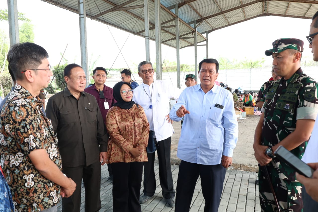 Pemkab Tangerang dorong pembangunan TPS 3R di perumahan dan industri untuk kurangi sampah TPA serta ciptakan nilai ekonomis.