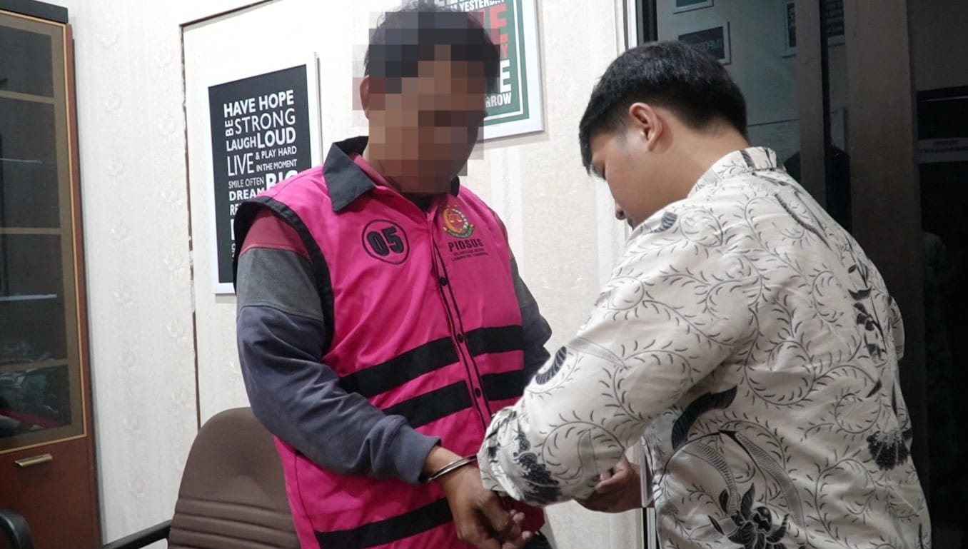 Kejari Kabupaten Tangerang menetapkan pegawai bank Himbara sebagai tersangka korupsi kredit dengan modus tempilan dan topengan.