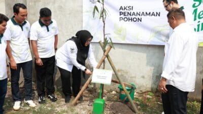 Wabup Tangerang Intan Nurul Hikmah ajak warga dukung gerakan hijaukan bumi lewat penanaman pohon dan edukasi lingkungan.