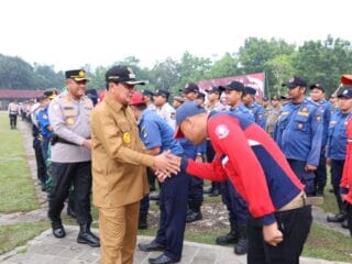 Bupati Tangerang pimpin apel siaga bencana. Ajak seluruh elemen perkuat koordinasi dan kesiapan hadapi musim hujan.