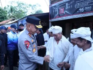 Polda Banten dan Pemprov Banten gelar bakti kesehatan & sosial untuk masyarakat Baduy di Terminal Cijahe, Lebak, 26/09/2025.