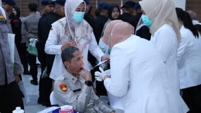 Polda Banten dan ISPMI gelar bakti sosial kesehatan mulut lewat OMEF-2 untuk tingkatkan kesadaran gigi dan mulut masyarakat.