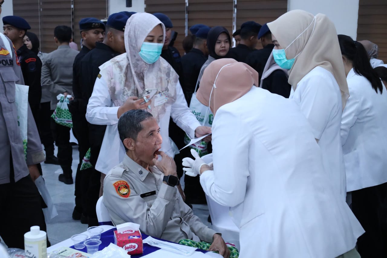 Polda Banten dan ISPMI gelar bakti sosial kesehatan mulut lewat OMEF-2 untuk tingkatkan kesadaran gigi dan mulut masyarakat.