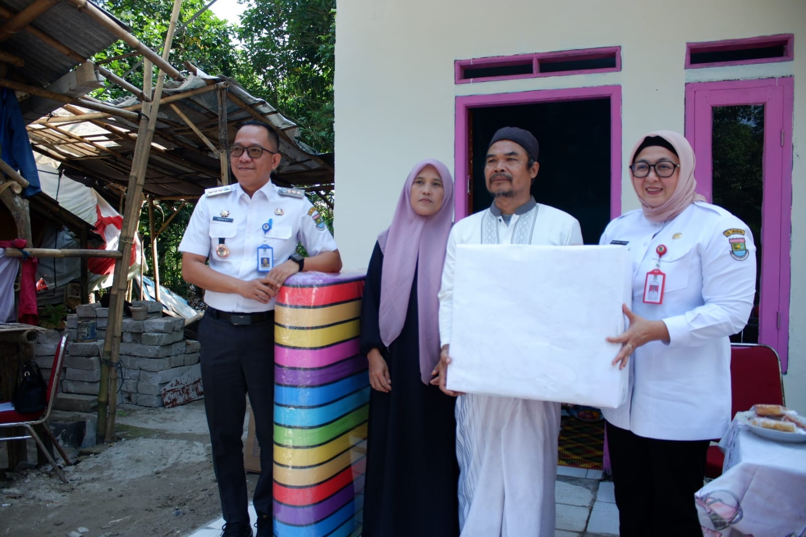 Wabup Intan serahkan rumah hasil program Bedah Rumah bagi warga Cikasungka, Solear, tingkatkan hunian layak dan nyaman.