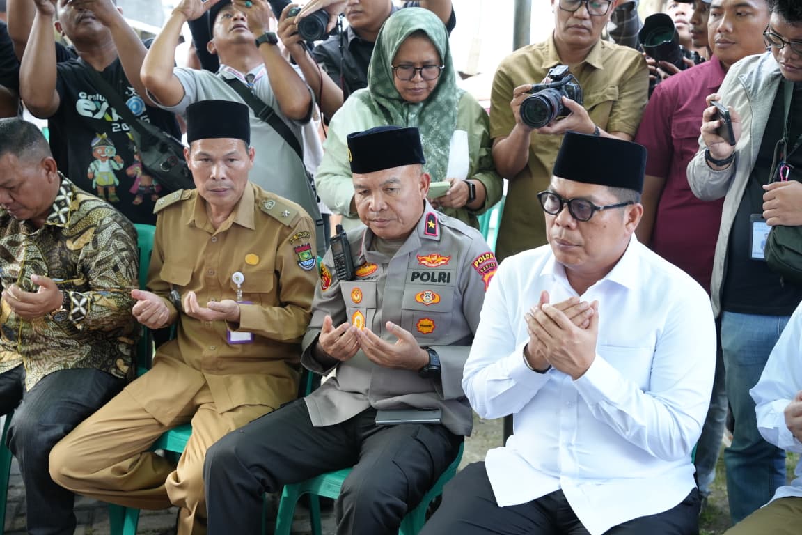 Kapolda Banten melayat dan menyampaikan belasungkawa kepada keluarga Andhika Lutfi Falah, pelajar SMK yang wafat usai demo.