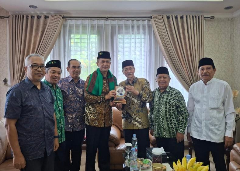 Menteri Transmigrasi Iftitah silaturahmi dengan PBMA di Serang, bahas sinergi pendidikan, sosial, dan pembangunan bangsa.