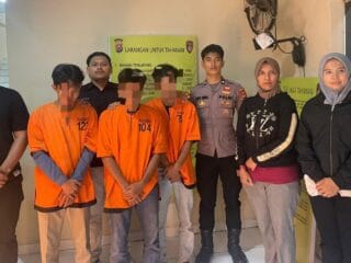 Polda Banten amankan tiga pria yang bawa kabur gadis 15 tahun di Serang dan diduga lakukan asusila, kini dijerat UU Perlindungan Anak.