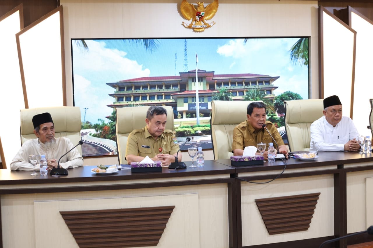 Bupati Tangerang silaturahmi dengan ulama dan tokoh agama, bahas kondisi bangsa serta rencana doa bersama demi keamanan daerah.