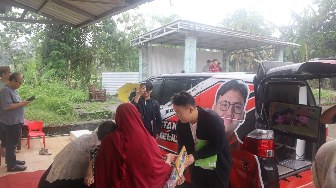 Abraham Garuda Laksono kunjungi SPS Melati Tangerang sambut Hari Kunjungan Perpustakaan, dorong literasi sejak usia dini.