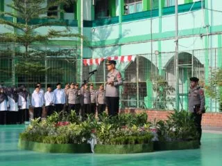 Kapolda Banten Irjen Pol Hengki ajak pelajar jauhi tawuran, narkoba, dan hoaks lewat Program Polisi Peduli Pendidikan (Poldik).