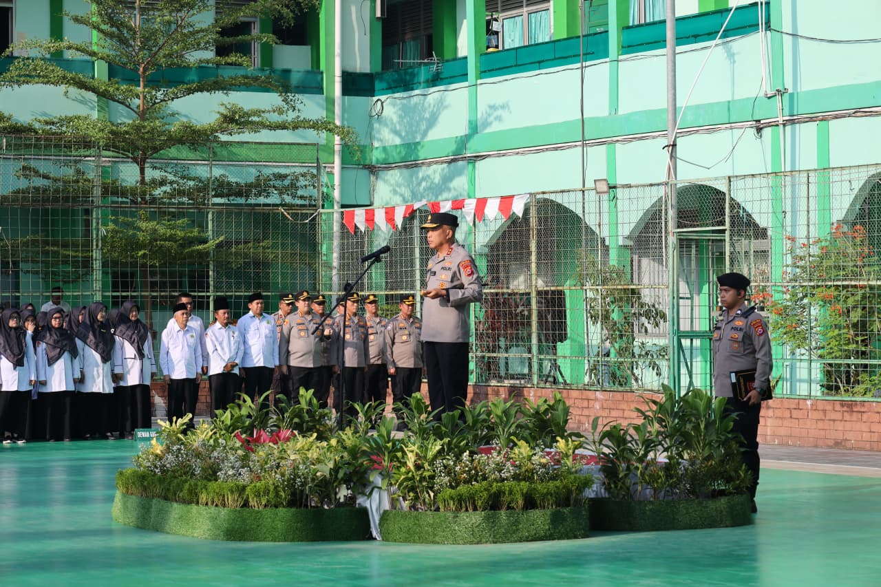 Kapolda Banten Irjen Pol Hengki ajak pelajar jauhi tawuran, narkoba, dan hoaks lewat Program Polisi Peduli Pendidikan (Poldik).