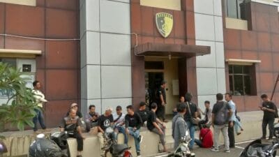 Insiden demo di DPRD Pandeglang ricuh saat oknum pendemo melecehkan wartawan, hingga berujung laporan resmi ke polisi.
