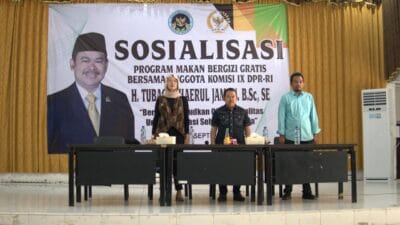 Program Makan Bergizi Gratis (MBG) cegah stunting, tingkatkan gizi anak, ibu hamil, dan dorong ekonomi lokal.