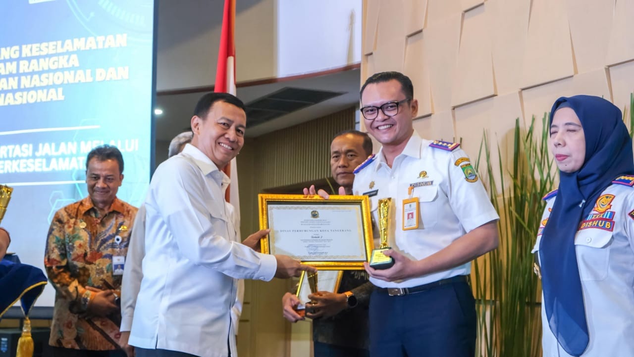 Pemkot Tangerang melalui Dishub raih Terbaik 2 Nasional Uji Kendaraan Bermotor, bukti komitmen pada keselamatan transportasi.