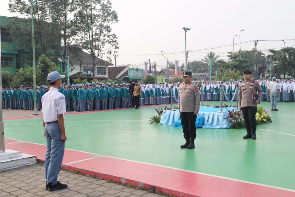 Wakapolda Banten ingatkan pelajar Tangerang bijak bermedia sosial, hindari tawuran, bullying, dan perilaku negatif lainnya.
