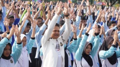 Wabup Pandeglang Iing Andri Supriadi ikuti Senam Sehat Cegah Osteoporosis bersama masyarakat di Alun-alun Pandeglang.