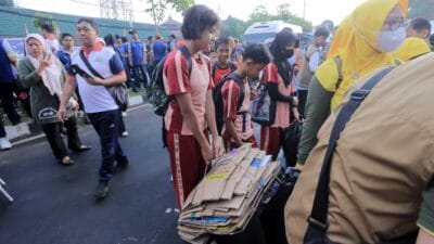 World Cleanup Day 2025 di Tangerang kumpulkan 9 ton sampah sehari, libatkan ribuan warga di 13 titik CFD untuk peduli lingkungan.