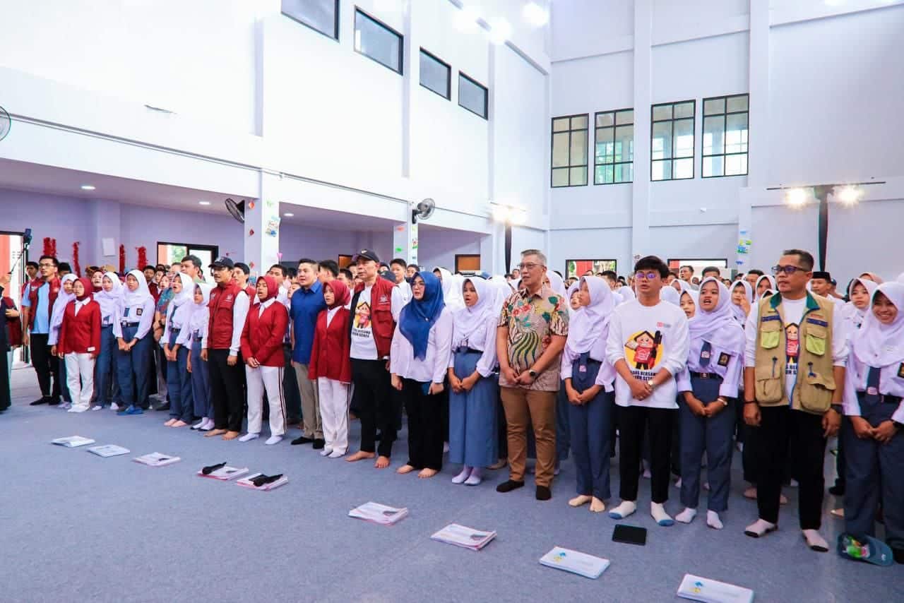 Seskab Teddy dan Mensos Saifullah tinjau Sekolah Rakyat Tangsel, wujud komitmen pemerataan pendidikan bagi warga kurang mampu.