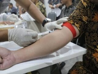 Dinkes Kota Tangerang imbau warga waspada bronkopneumonia. Kenali gejalanya dan cegah dengan pola hidup bersih sehat.