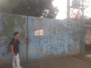 Asap pabrik plastik di Tigaraksa buat warga resah dan sakit ISPA. Pemerintah Desa Sodong turun tangan tangani keluhan warga.