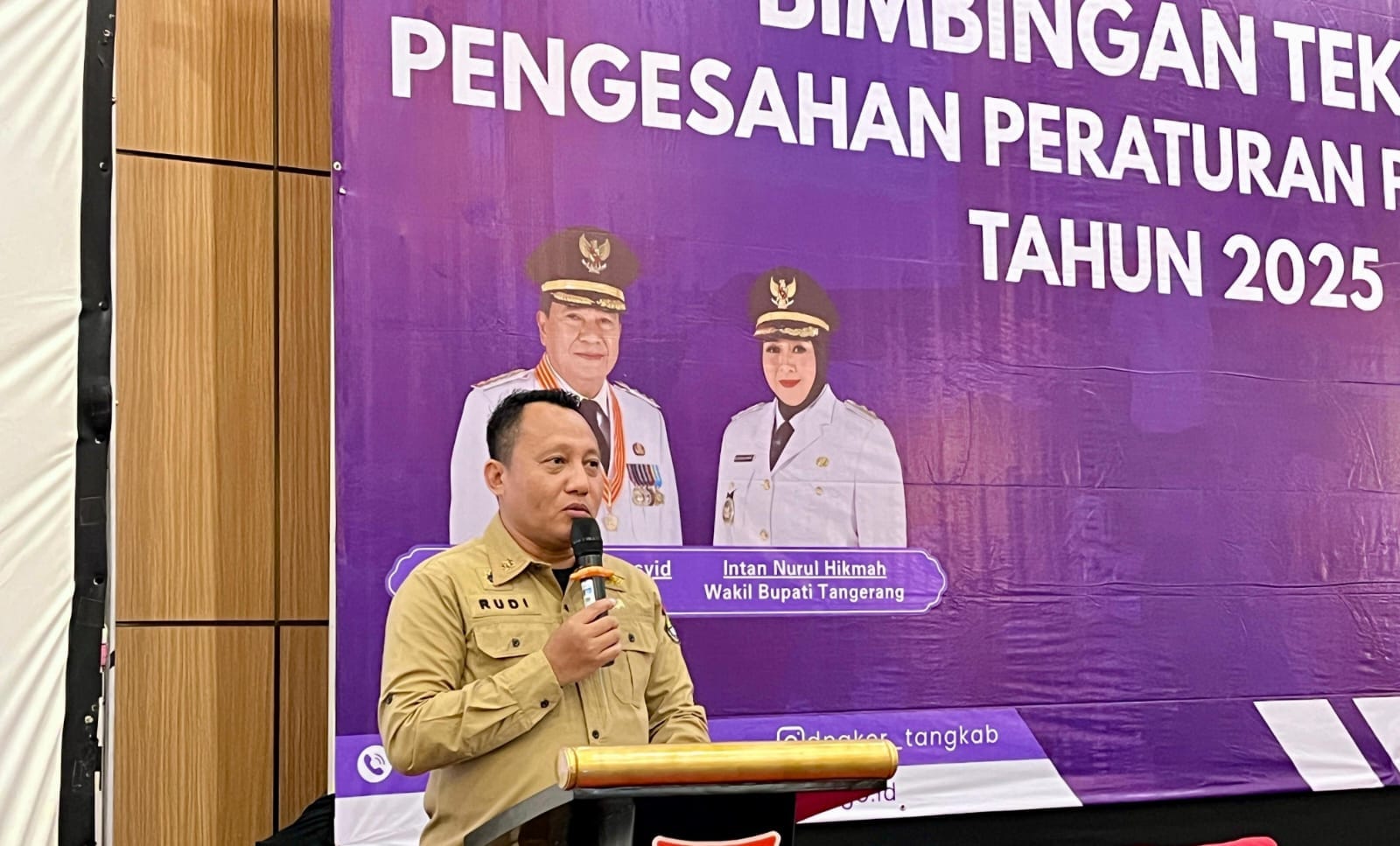 Disnaker Kabupaten Tangerang gelar bimtek pengesahan peraturan perusahaan untuk tingkatkan kepatuhan dan hubungan industrial.