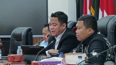Konflik lahan di Desa Cikupa, Tangerang, memanas. DPRD turun tangan memediasi sengketa antara warga dan pemerintah desa.